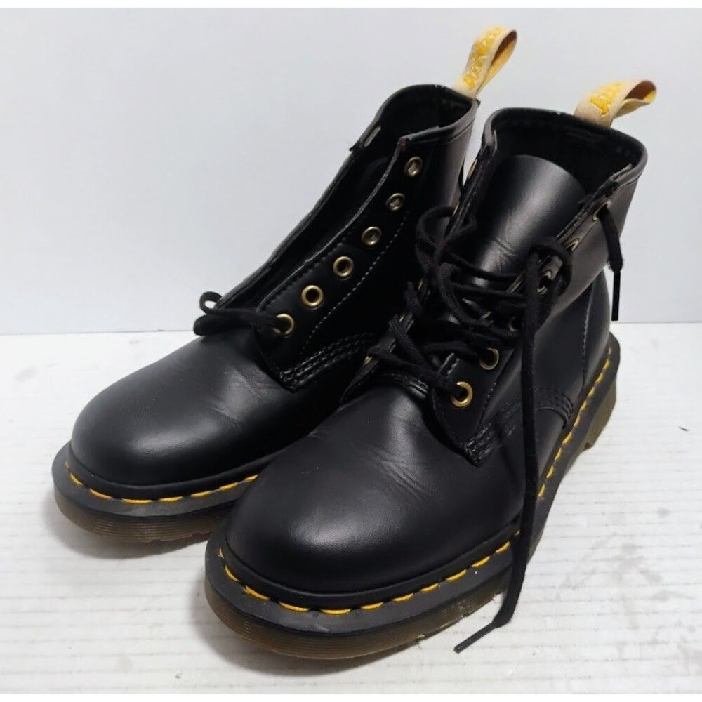 DR MARTENS 101 VEGAN ARIWAIR WITH BOUNCING SOLES MENS 6 LADIES 7 ANKLE BOOTS
